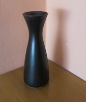 Régi Mid-Century retro matt fekete kerámia váza West Germany, 20 cm 1950-s évek