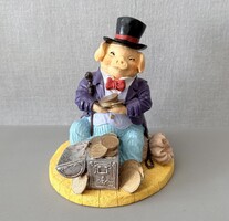 Ritka retro malacpersely – Cilinderes úriember malac a 90-es évekből (15 cm)