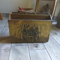 Pompás régi rézburkolatos újságtartó II. (37x14,5x30 cm)