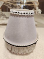Lámpabúra rojtos új hibátlan állapotban magas 12 cm rojtal alsó átmérője 13.5 cm Felső átm 7. 5 cm