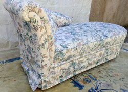Elegáns chaise longue / heverő, romantikus angol chintz jellegű kárpittal