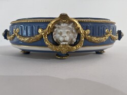 Olasz oroszlánfejes porcelán asztalközép
