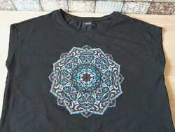 Fekete póló kék mandala motívummal (Reserved, M)