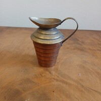 Bordázott régi kis réz kiöntő (7,2x6,9x5 cm)