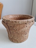 Kerámia kaspó, parafára emlékeztető külsővel, belső átmérője 9cm, magassága 8,5cm
