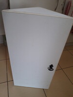 Fehér fa sarok polc kis szekrény 70x27x27 cm. átlóban : 36cm.