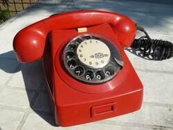 Régi , retró vezetékes , körtárcsás analóg telefon , piros 2