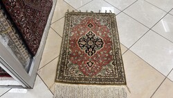 4419 ÁLOMSZÉP IRÁNI QUM Hernyóselyem kézi perzsa szőnyeg 49X90CM