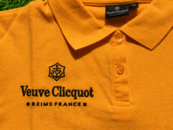 CHAMPAGNE CLUB - Veuve Clicquot Polo Classic T-Shirt – Clicquot sárga, hímzett, M méret, új