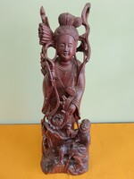 Guanyin (Kuan-jin), a könyörületesség és a kegyelem kínai istennője fa szobor 45 cm