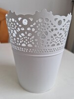 IKEA SKURAR fehér csipkés fém kaspó / virágtartó átmérője 10cm, magassága 15cm