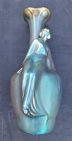 Zsolnay eozin vázán ülő nő sérült porcelán