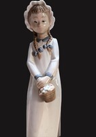 Nagy méretű Lladro Nao porcelán kislány hálóruhában