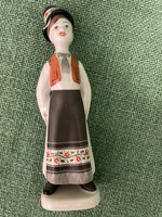 Retro Hollóházi porcelán figura – Matyó népviseletes kisfiú (17 cm)
