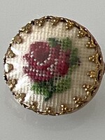 Gobelin bross rózsa mintával, 2 cm átmérő
