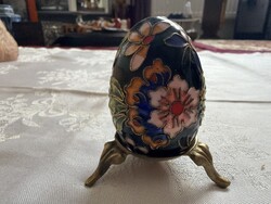 Gyönyörű Kinai tűzzomànc tojás réz tartóval.
