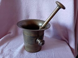 2608/6 Régi 8-as méretű réz mozsár törővel