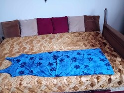NŐI HOSSZÚ MŰSZÁLAS KÉK RUHA MELLBŐSÉG :  86-92, CSÍPŐBŐSÉG 100-110 CM, HOSSZ:134 CM