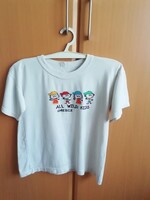 Retro fehér pamut póló hímzett mintával gyerek méret kb 10 év Minden vad kölyök görög felirattal