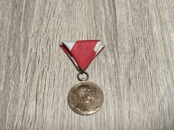 Ferencz József kitüntetés szalagjával