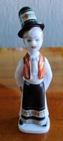 Hollóházi kézzel festett porcelán figura, parasztlegény népviseletben