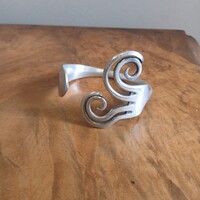 Villából készített vagány régi ezüstözött szalvétatartó/karkötő (7,7x6,8x5,8 cm)