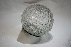 Fali lámpa retro gömb búra , döntött porcelán lámpatest , kristályüveg búra , 17,5 x 15 cm