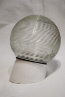 Fali lámpa retro csíkos gömb búra , döntött porcelán lámpatest , nagyobb méret 18 x 22,5 cm