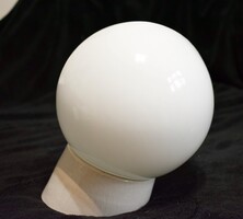 Fali lámpa retro gömb búra , döntött porcelán lámpatest , nagyobb méret 18,5 x 22,5 cm
