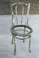 JELZETT THONET, KOPOTT, SOK SZÍNŰ, KÁVÉHÁZI SZÉK, HAJLÍTOTT FA RÉSZEKKEL