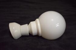 Egyszerű régi fali lámpa porcelán , 25° ban döntött szárú , működőképes 7 x 7,5cm