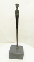 Paolo Simoncini szobor. Donna del Santuario filigrán álló figura bronzból