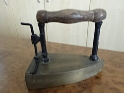 Réz vasaló, hossza 15 cm, magassága 14 cm. Jókai