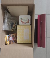 Több mint ezer db régi bélyeg 4db bélyegalbum gyűjtemény tasakokban dobozban