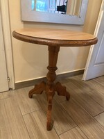 Kör fa asztalka eladó 20000 ft bp 17 kerben 75/ 60 cm