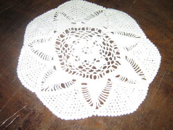Csodaszép fehér horgolt kerek terítő