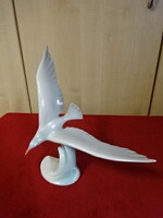 Hollóházi porcelán figura, repülő sirály, magassága 21 cm. Jókai