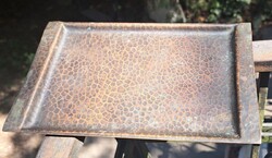 „Modern magyar iparművészeti patinázott bronz tálca – különleges organikus felülettel”