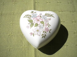 ZSOLNAY PORCELÁN SZÍV ALAKÚ DOBOZ, BONBONIER, ÉKSZERTARTÓ