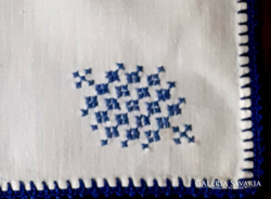 2 db.hímzett vászon terítő. 35x22 cm