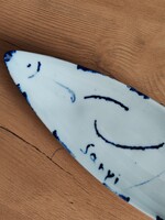 Egyedi festéssel egy ismert hal formájú kínáló