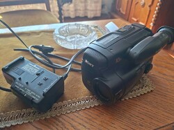 Sony CCD-TR350E vintage Video8 videokamera – működő, Made in Japan, töltővel