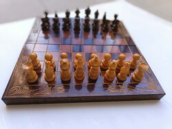 Kézműves erdélyi faragott fa sakk és backgammon / trik-trak készlet (40 cm)