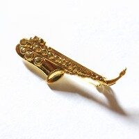 Retró, aranyozott szaxofon bross   48.
