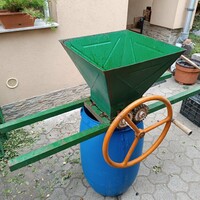 Nagymeretű szőlő daráló