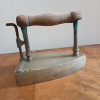 Szép régi réz vasaló (19x16x11 cm)