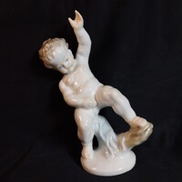Herendi porcelán Pisilő kisfiú / puttó szobor – 18,5 cm