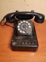 Régi Bakelit tárcsás telefon.