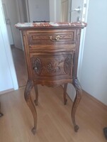 Antik francia neobarokk márványlapos éjjeliszekrény / kisasztal – 96 cm, szép állapotban