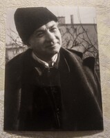Illyés Gyula, ismert kucsmás portréja, jelzett, eredeti